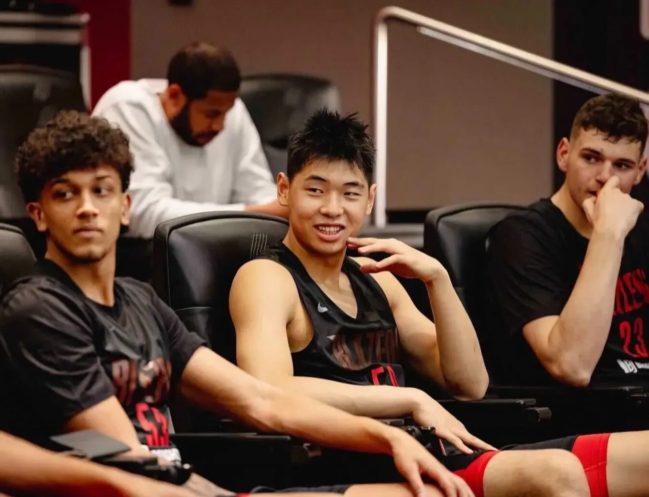 英雄联盟- 开拓者拥王者指路明灯 